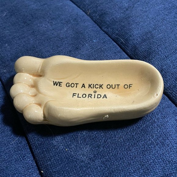 VINTAGE SOUVENIR FLORIDA BARE FOOT SHAPE CERAMIC ASHTRAY - Picture 1 of 8